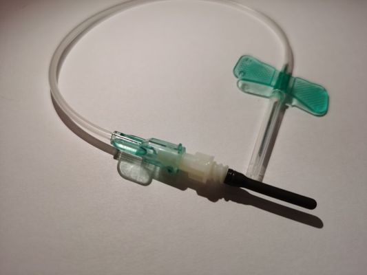 डिस्पोजेबल रक्त संग्रह तितली सुई Luer अनुकूलक के साथ